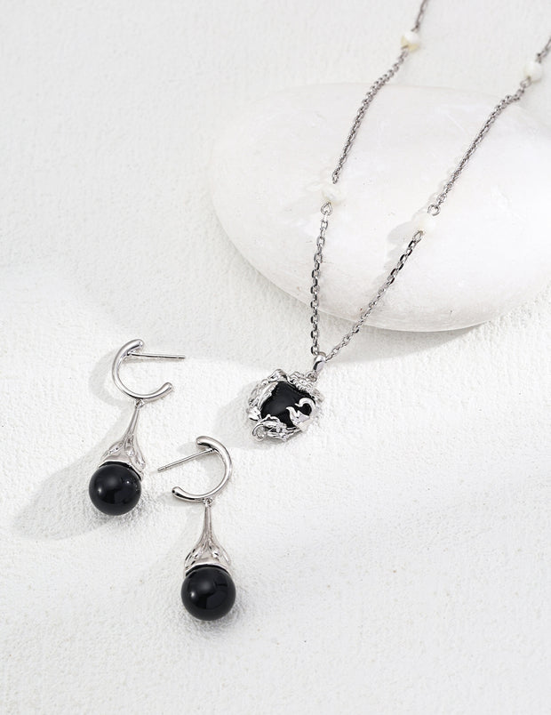 Blisseu Black Agate Pendant Necklace